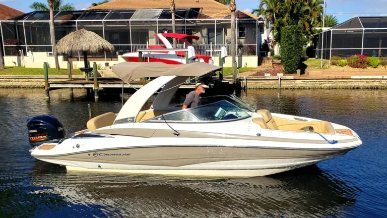 Crownline E4 XS 250PS - Mietboot von Amy's Boat Rental Cape Coral Florida - Bootsvermietung in Cape Coral Florida