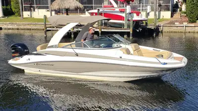 Crownline E4 XS 250PS Mietboot von Amy's Boat Rental Cape Coral Florida - Bootsvermietung in Cape Coral Florida