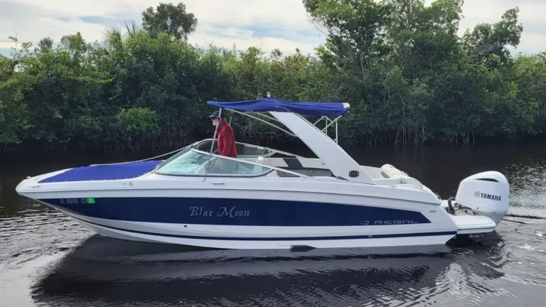 Regal 26 OBX 300PS - Mietboot von Amy's Boat Rental Cape Coral Florida - Bootsvermietung in Cape Coral Florida